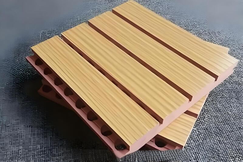 幼儿园的墙壁上通常使用哪种吸音板？